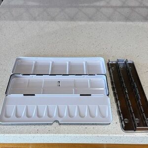 Empty metal watercolor tin. Large! Like new!